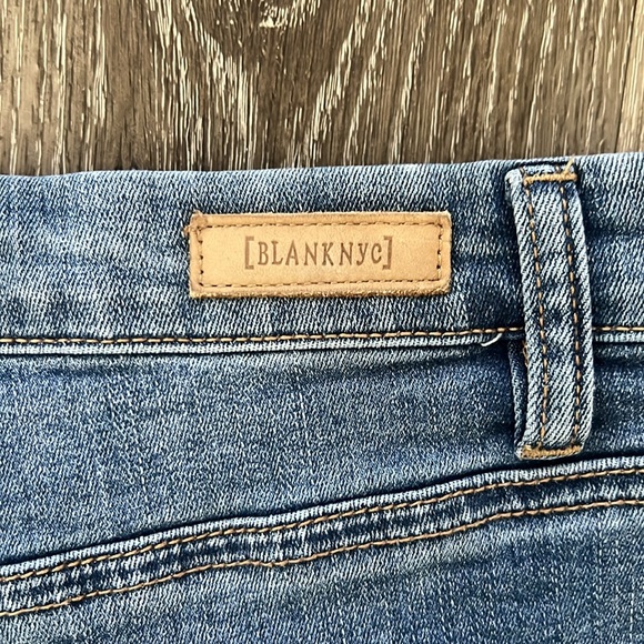 BlankNYC raw hem denim short. Size 31. GUC - Picture 4 of 4